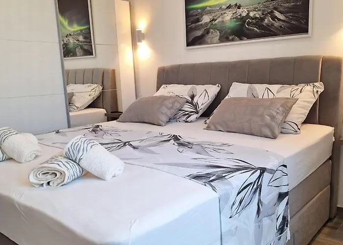 La1 Luxury Apartment Near Bacvice Beach