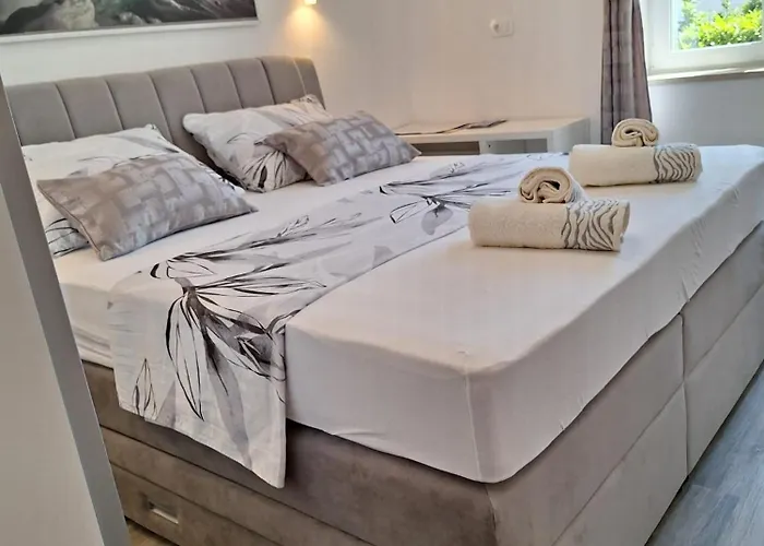 La1 Luxury Apartment Near Bacvice Beach