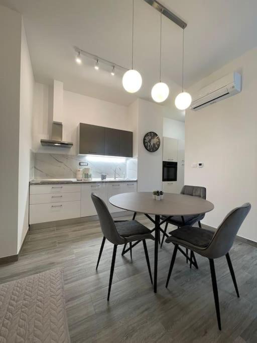 La1 Luxury Near Bacvice Apartment *