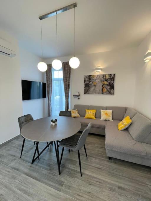 La1 Luxury Near Bacvice Apartment *